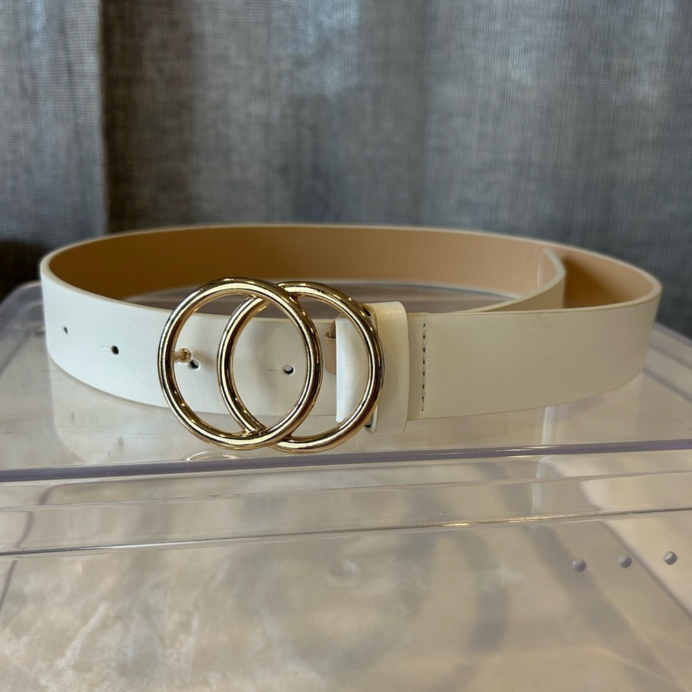 Women’s cream belt with gold double ring